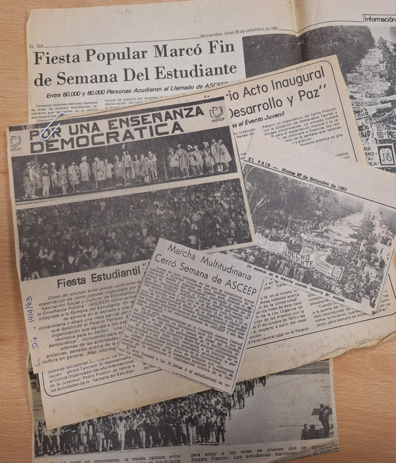 Recortes de prensa sobre la marcha del 25 de setiembre de 1983, Montevideo, setiembre de 1983, AGU, Archivos Privados, Generación 83’, caja 3.